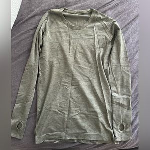 LuluLemon Swiftly tech long sleeve in size 4